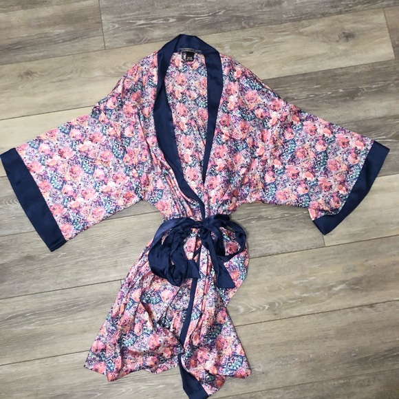 Victoria Secret Slip & Robe Set anniversary wedding - Picture 5 of 7